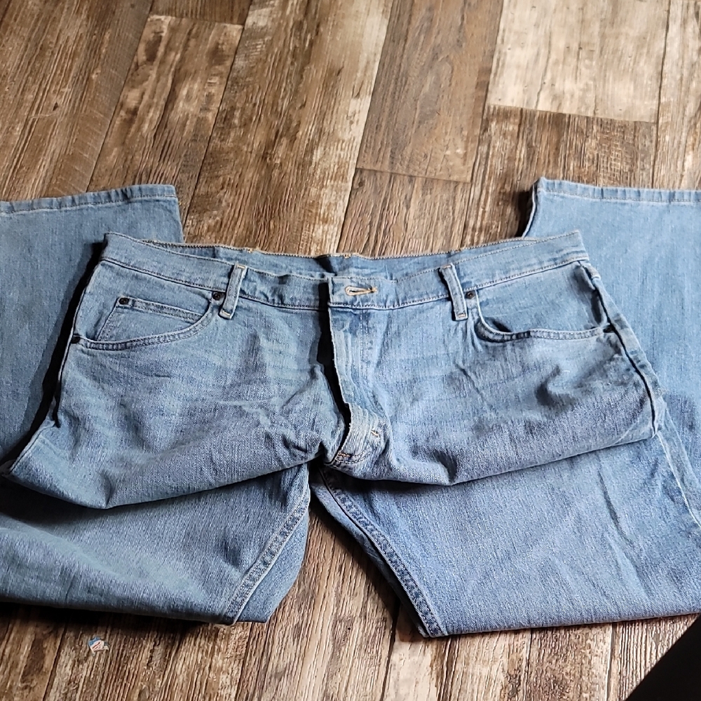 Wrangler Light Blue Relaxed Jeans 40×30